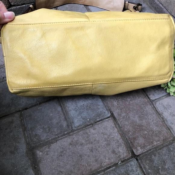 Cynthia Rowley butter yellow leather tote bag - Picture 3 of 8